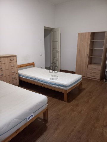 Eladó téglalakás, Zalaegerszegen 34 M Ft, 3 szobás