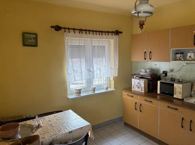 Eladó családi ház, Szigetszentmiklóson 100 M Ft, 3+2 szobás