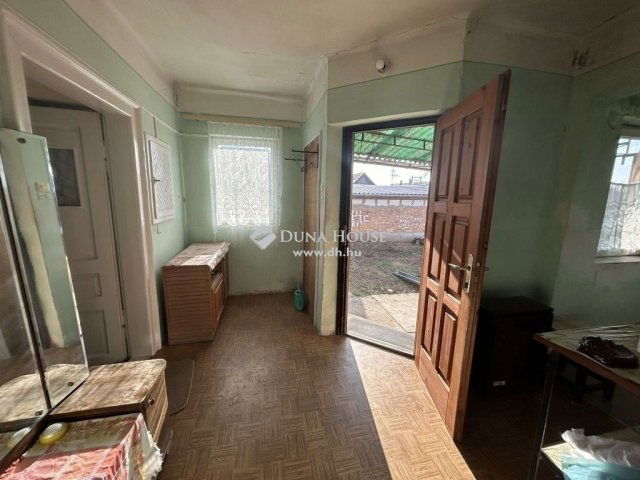 Eladó családi ház, Péterin 32.8 M Ft, 2 szobás