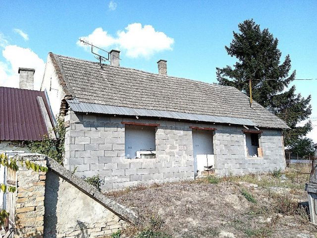 Eladó családi ház, Dégen 7.95 M Ft, 1 szobás