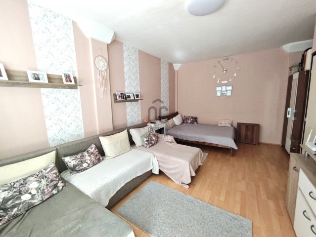 Eladó panellakás, Mohácson 37.9 M Ft, 2 szobás