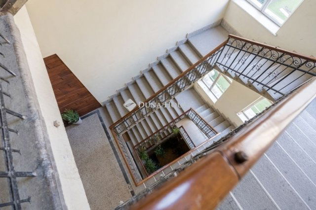 Eladó téglalakás, Budapesten, VI. kerületben 145 M Ft, 3 szobás