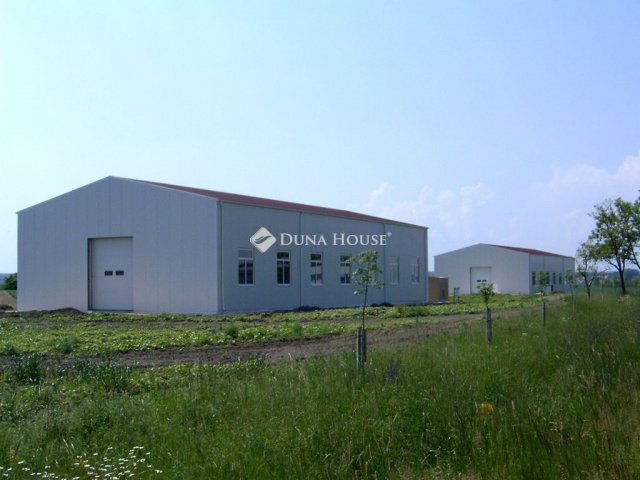 Eladó ipari ingatlan, Kisbéren 80.615 M Ft / költözzbe.hu