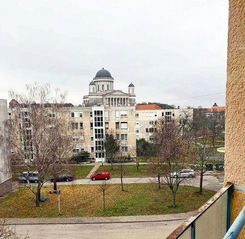 Eladó téglalakás, Esztergomban 44.9 M Ft, 1+1 szobás