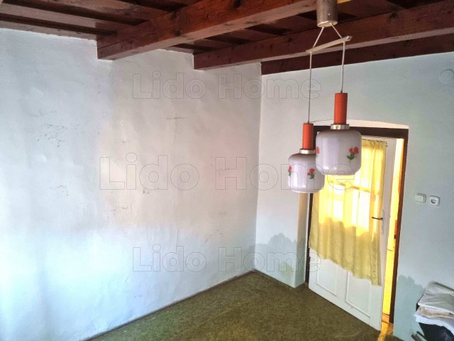 Eladó családi ház, Ádándon 30 M Ft, 2 szobás
