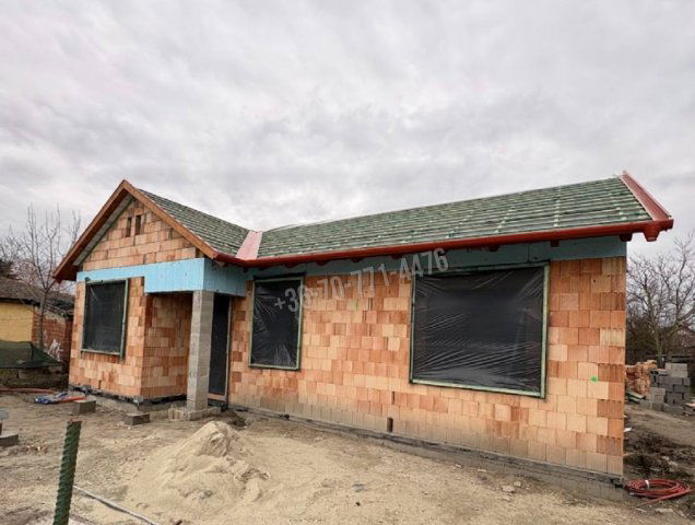 Eladó családi ház, Adonyban 108 M Ft, 4 szobás