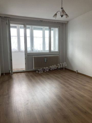 Eladó panellakás, Dunaújvárosban 35.9 M Ft, 2 szobás