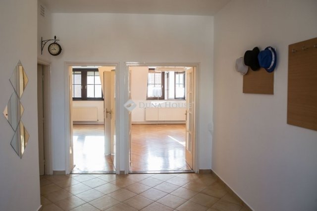 Eladó téglalakás, Győrött 89 M Ft, 4 szobás