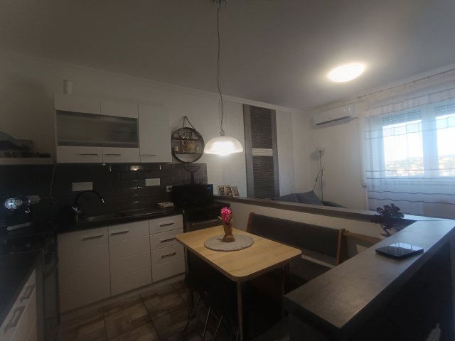 Eladó panellakás, Komlón, Cserma utcában 22.9 M Ft, 1+1 szobás