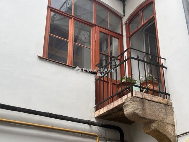 Eladó téglalakás, Pécsett 89 M Ft, 5 szobás