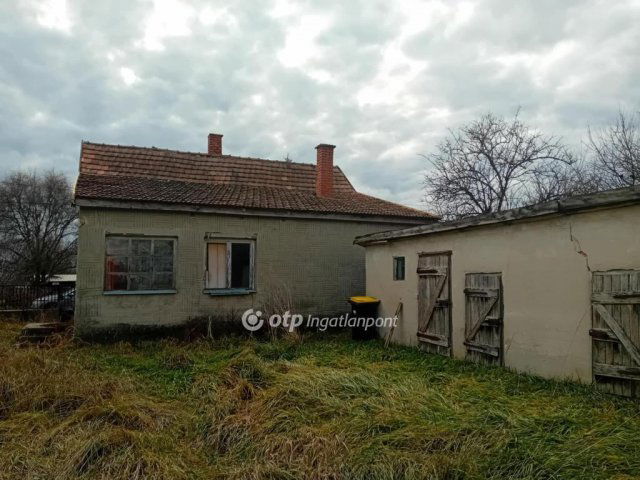 Eladó családi ház, Biharkeresztesen 11 M Ft, 2 szobás