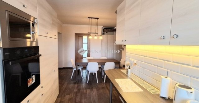 Eladó téglalakás, Kecskeméten 86 M Ft, 4 szobás