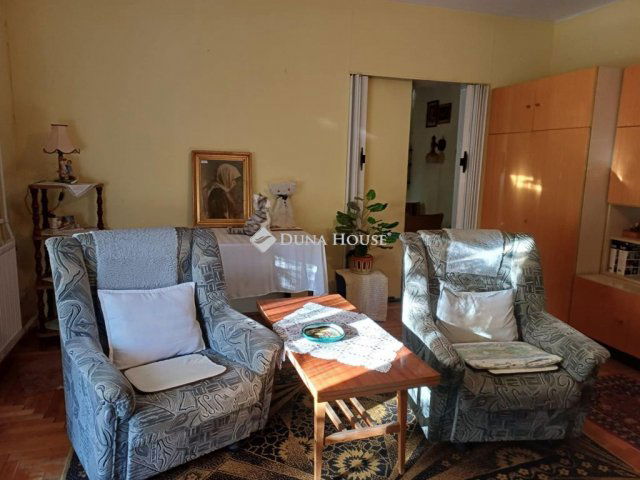 Eladó téglalakás, Pécsett, Komlói úton 32.8 M Ft, 2 szobás