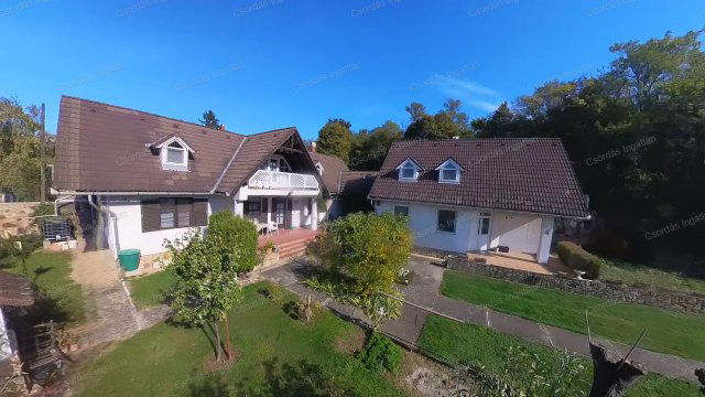 Eladó nyaraló, Felsőörsön 250 M Ft, 8+2 szobás