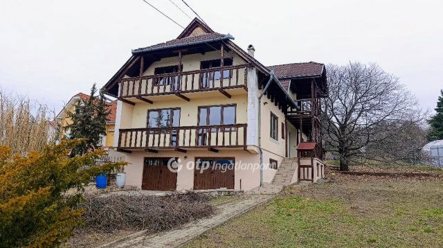 Eladó családi ház, Gödöllőn 169 M Ft, 9+1 szobás