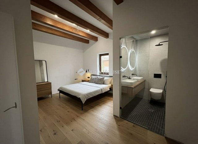 Eladó családi ház, Vértesacsán 137.5 M Ft, 8 szobás