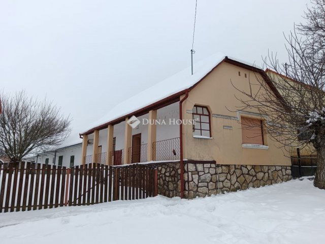 Eladó családi ház, Epölön 27.9 M Ft, 4 szobás