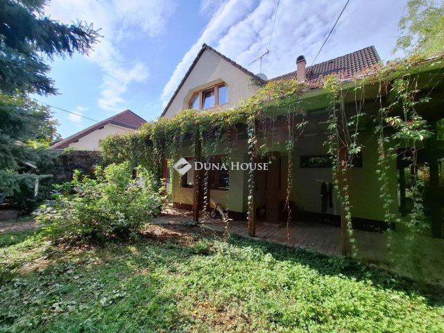 Eladó családi ház, Nagykovácsiban 174.9 M Ft, 7 szobás