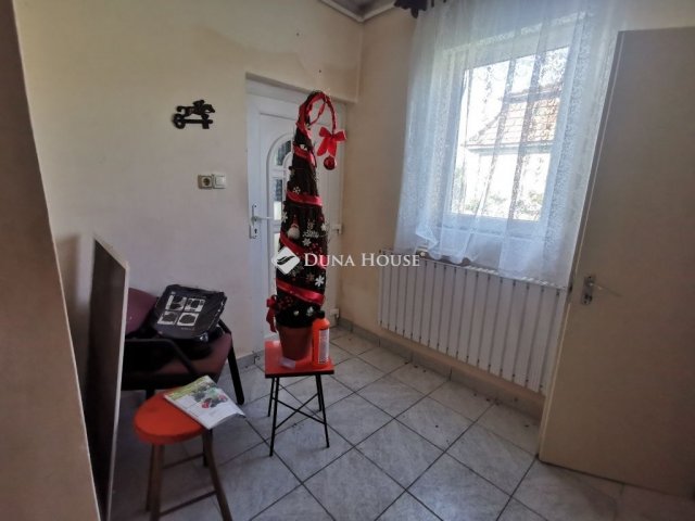 Eladó családi ház, Dunaalmáson 36 M Ft, 3 szobás