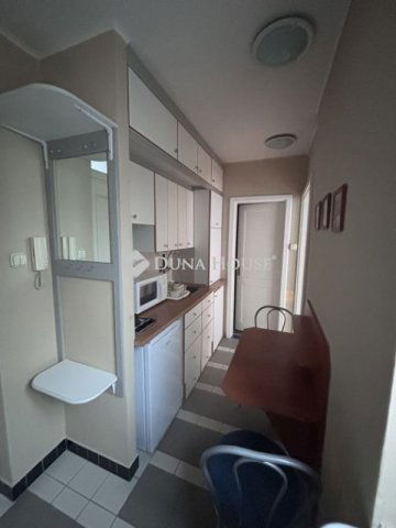 Kiadó téglalakás, albérlet, Pécsett 150 E Ft / hó, 1 szobás