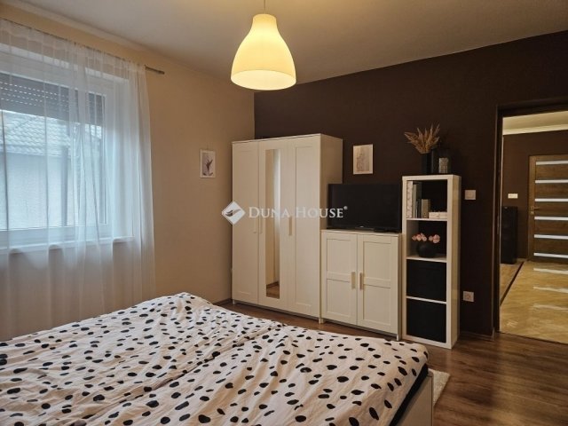 Eladó családi ház, Siklóson 99.9 M Ft, 4 szobás