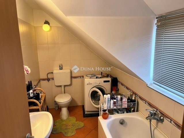 Eladó téglalakás, Pécsett 89 M Ft, 3 szobás