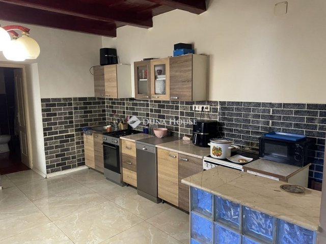 Eladó családi ház, Monoron 43.5 M Ft, 4 szobás