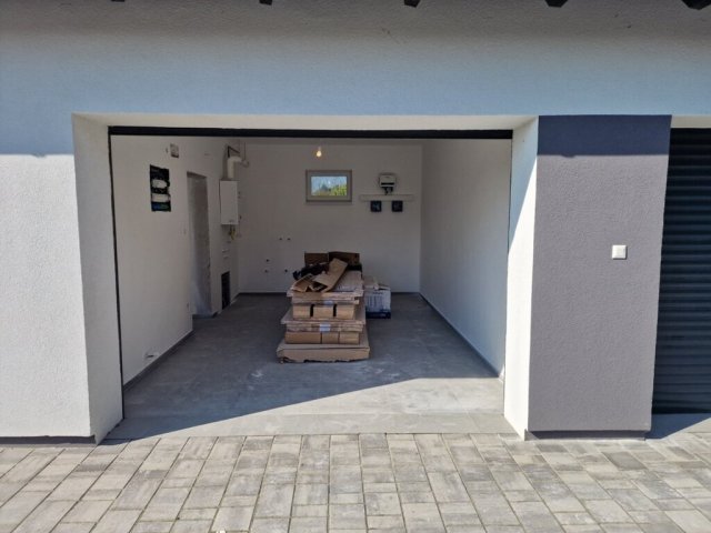 Eladó ikerház, Ráckevén 160 M Ft, 8 szobás