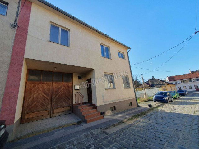 Eladó családi ház, Vácon 120 M Ft, 2+2 szobás