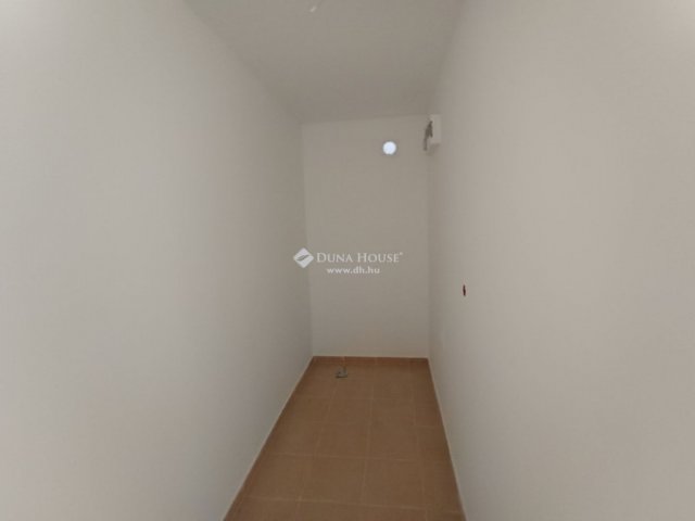 Eladó családi ház, Cegléden 36.9 M Ft, 3 szobás