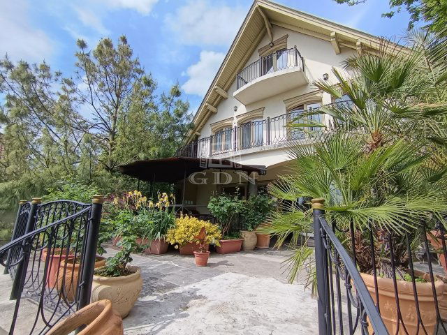 Eladó családi ház, Mogyoródon 178 M Ft, 5 szobás