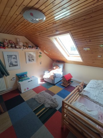 Kiadó családi ház, albérlet, Érden, Lótusz utcában, 8 szobás