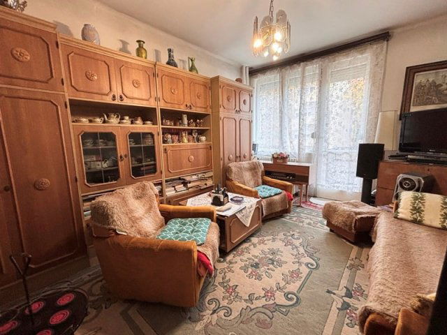 Kiadó téglalakás, albérlet, Pécsett, Lokomotív utcában