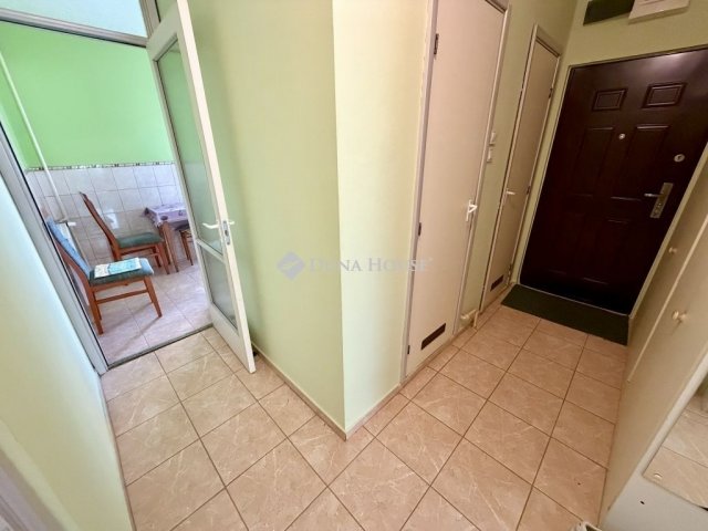 Eladó panellakás, Pécsett 44.99 M Ft, 3 szobás