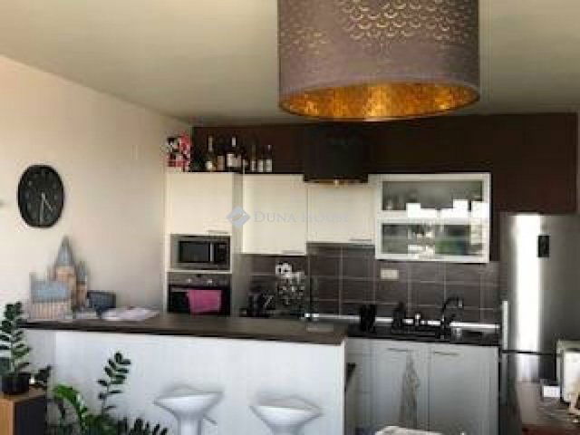 Kiadó téglalakás, albérlet, Pécsett 160 E Ft / hó, 1 szobás
