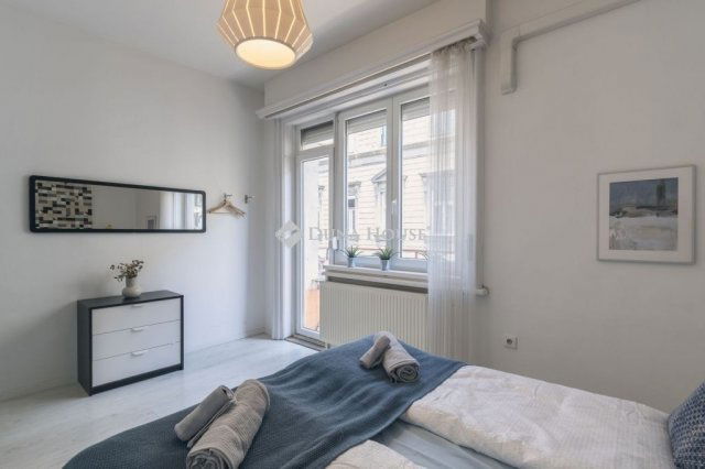 Eladó téglalakás, Budapesten, VII. kerületben 135 M Ft, 4 szobás