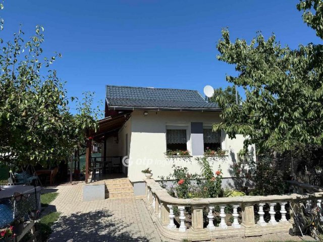 Eladó családi ház, Budapesten, XI. kerületben 75 M Ft, 2 szobás