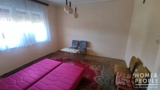 Eladó családi ház, Szegeden 41.99 M Ft, 2 szobás