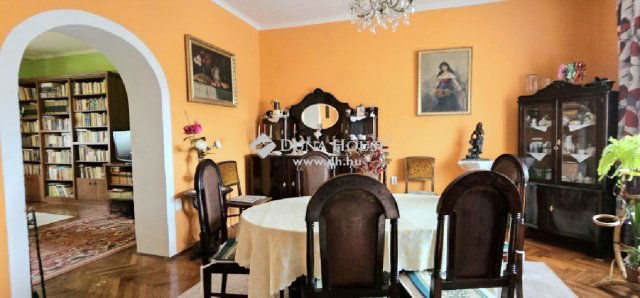 Eladó téglalakás, Sopronban 87 M Ft, 5 szobás