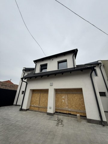 Eladó ikerház, Szolnokon 99.9 M Ft, 4 szobás