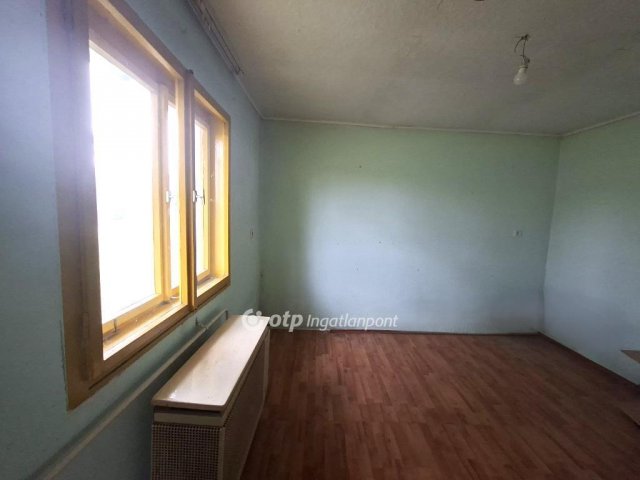 Eladó családi ház, Ráckeresztúron 25.9 M Ft, 1 szobás