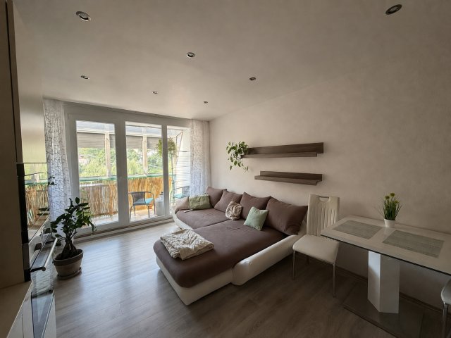 Eladó panellakás, Komlón, Bajcsy-Zsilinszky utcában 32.9 M Ft