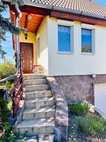 Eladó családi ház, Szentendrén 93.3 M Ft, 4 szobás