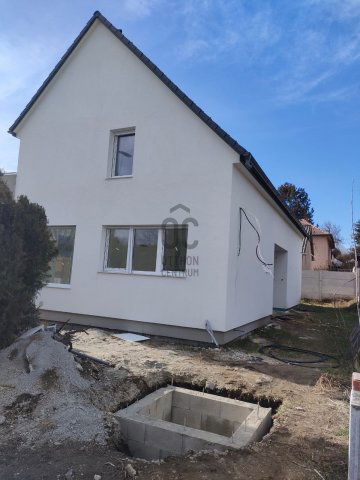 Eladó ikerház, Siófokon 94 M Ft, 4 szobás / költözzbe.hu