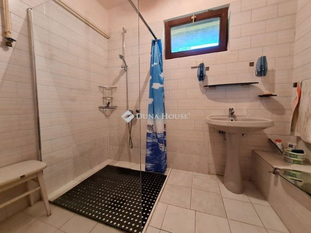 Eladó családi ház, Balatonszabadiban 65 M Ft, 5 szobás