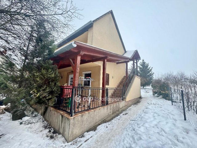 Eladó nyaraló, Pátkán 34.9 M Ft, 3 szobás