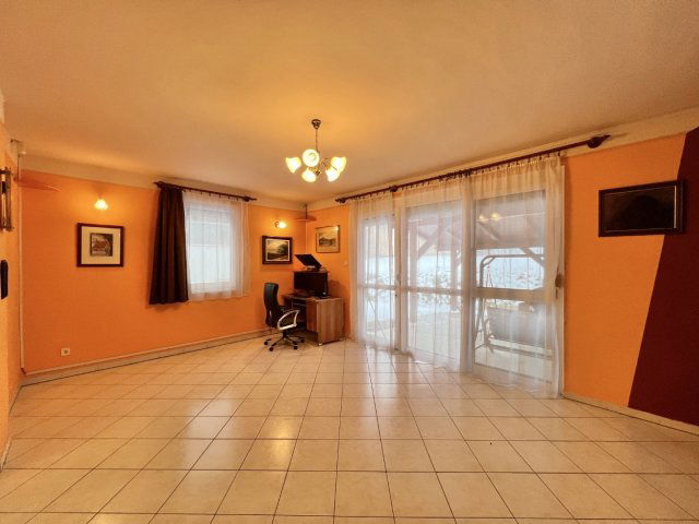 Eladó családi ház, Jután 66.8 M Ft, 5 szobás