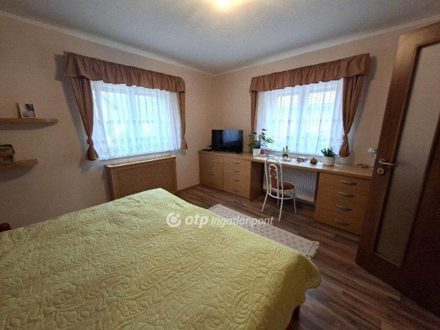 Eladó családi ház, Martonvásáron 120 M Ft, 3 szobás