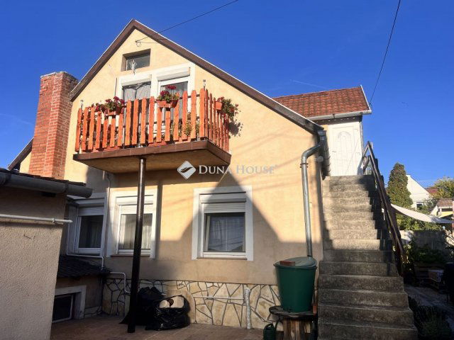 Eladó ikerház, Veszprémben, Malom utcában 73 M Ft, 7 szobás