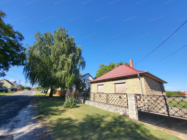 Eladó családi ház, Győrött 66.5 M Ft, 3 szobás